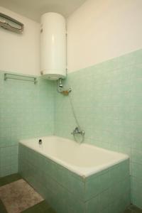 Apartments with a parking space Valbandon, Fazana - 7307