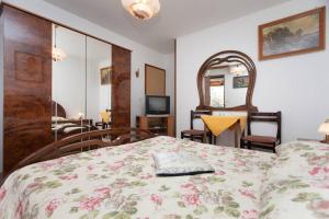 Apartments with a parking space Rovinj - 7322