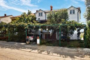 Apartments with a swimming pool Valbandon, Fazana - 7351