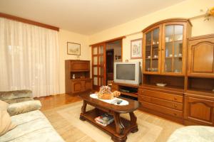 Family friendly house with a swimming pool Presika, Labin - 7363
