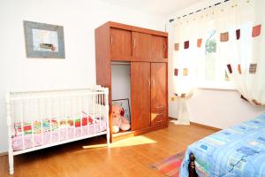 Family friendly house with a swimming pool Valtura, Pula - 7325