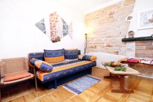 Family friendly house with a swimming pool Valtura, Pula - 7324