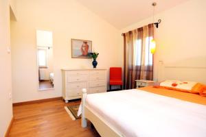 Luxury villa with a swimming pool Prodol, Marcana - 7359