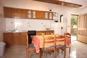 Apartments with a parking space Basanija, Umag - 7334