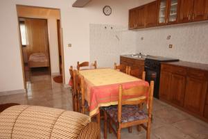 Apartments with a parking space Basanija, Umag - 7334