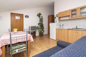 Family-friendly apartments with swimming pool Valbandon, Fazana - 7351