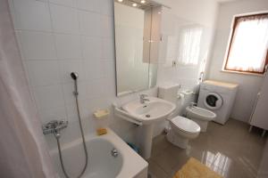 Apartments with parking space Presika, Labin - 7390