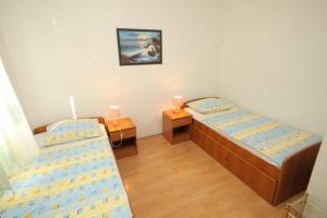 Apartments with a parking space Fazana - 7396