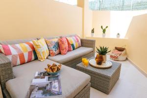 Amazing renovated pool view Apt, Aircon, 2 min to Fañabe Beach