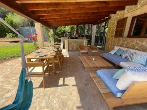 Nostra Caseta villa with pool & marina view near beaches