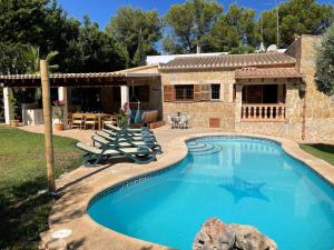 Nostra Caseta villa with pool & marina view near beaches