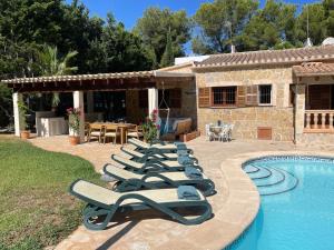 Nostra Caseta villa with pool & marina view near beaches