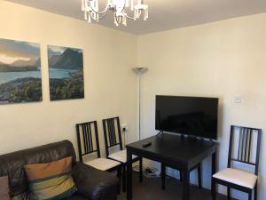 1 Bed-Sleeps 4-Free Parking-15 Min to Putney