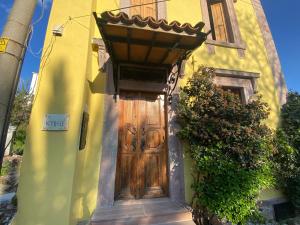 Stone House with Garden in CundaAyvalik