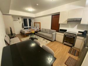 Abreeza chills place T2-2720