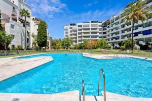 Modern 3 bed Apartment in Puerto Banus, Marbella