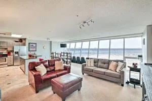 Shop and Dine Fort Worth Condo with Racetrack Views! - Haslet