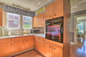 Glasgow Home with Porch Close to Lake and Caves!