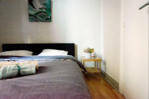 Private flat just a stones throw from Flagey