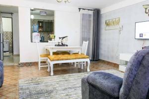 Blissful 2 bedroom fully furnished with parking.