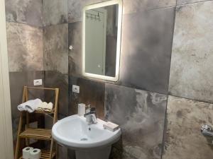 Modern cozy apt win 10 min walk from main square