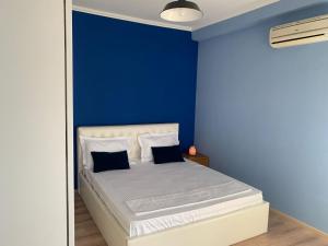 Modern cozy apt win 10 min walk from main square