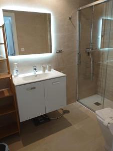 New build modern ap 4 min walk to the beach and Marbella old town