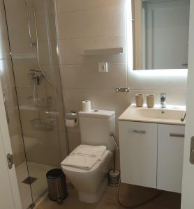 New build modern ap 4 min walk to the beach and Marbella old town