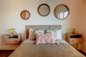 Condos with ocean view pool in Av 10 & 60 street