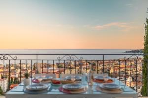 Villas Magnifique Villa d'epoque, avec vue imprenable sur Menton et la mer : photos des chambres