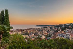 Villas Magnifique Villa d'epoque, avec vue imprenable sur Menton et la mer : photos des chambres