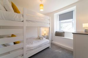 Karibu - Boutique Cottage with Parking - Short walk to Beach