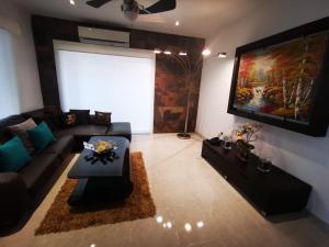 Cozy Home with Private Pool