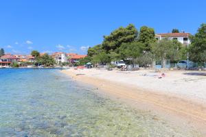 Family friendly seaside apartments Brodarica, Sibenik - 4833