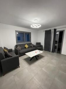 Nouveau complexe avec balcon et piscines prives