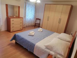 Holiday house with a parking space Orlec, Cres - 19938