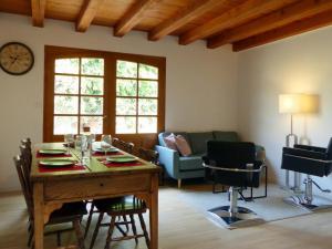 Maisons de vacances Gite Charroux - Allier, 4 pieces, 6 personnes - FR-1-489-394 : photos des chambres