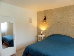 Maisons de vacances Gite Charroux - Allier, 4 pieces, 6 personnes - FR-1-489-394 : photos des chambres