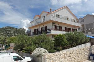 Apartments with a parking space Hvar - 8794