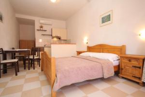 Apartments by the sea Milna, Hvar - 8795