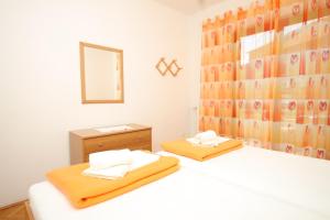 Apartments with a parking space Hvar - 8794