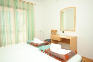 Apartments with a parking space Hvar - 8794