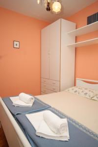 Apartments with a parking space Hvar - 8794