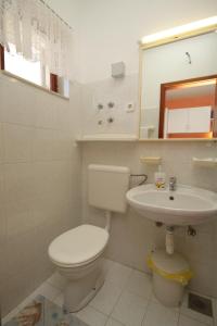 Apartments with a parking space Hvar - 8794