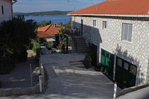 Apartments with a parking space Zavala, Hvar - 8802