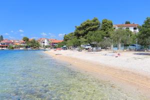 Apartment Brodarica 15270a 