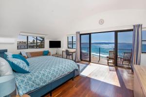 Eclipse Absolute Beachfront with Stunning Views