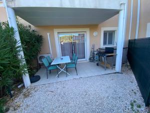 Appartement entre lac et mer avec piscine