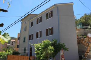 Apartments by the sea Valun, Cres - 8081