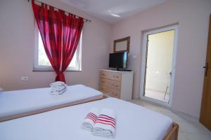 Apartments with parking space Punta kriza, Cres - 8082